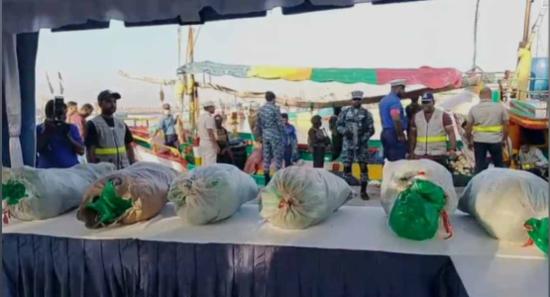 දෙව්න්දරදී කොටුවූ යාත්‍රාවේ සැකකරුවන් දික්ඕවිටට..